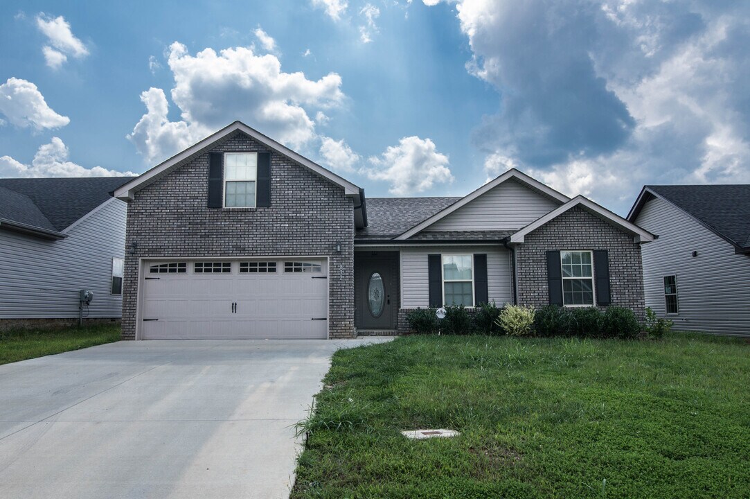 832 Shelton Cir in Clarksville, TN - Building Photo