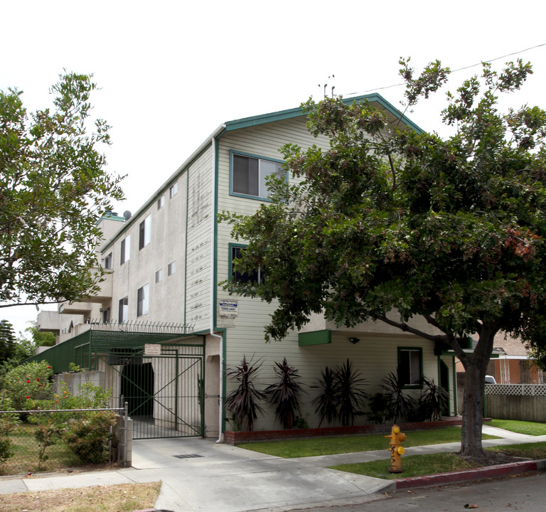 460 Almond Ave in Long Beach, CA - Building Photo