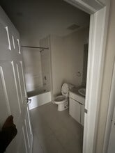 695 Hamilton St in Franklin Township, NJ - Foto de edificio - Building Photo