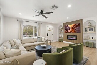 3515 E Piccadilly Rd in Phoenix, AZ - Building Photo - Building Photo