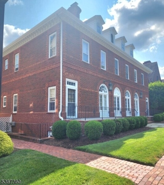 41 Murray Hill Square in New Providence, NJ - Building Photo