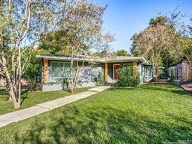 413 Garraty Rd in San Antonio, TX - Building Photo