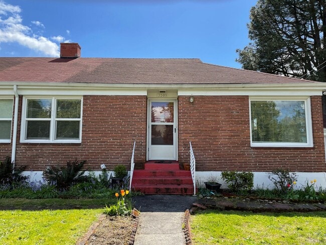3309 E Evergreen Blvd