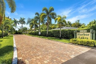 1155 Sandpiper St in Naples, FL - Building Photo