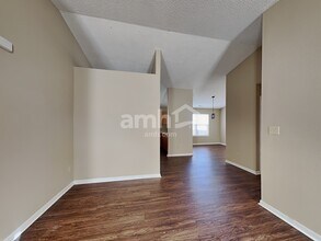 8036 Whistlewood Dr in Indianapolis, IN - Building Photo - Building Photo