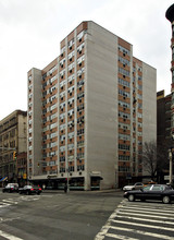 424 Avenue of the Americas in New York, NY - Building Photo - Building Photo