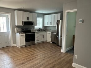 402 1/2 W Pine St, Unit 402 half in Johnson City, TN - Building Photo - Building Photo