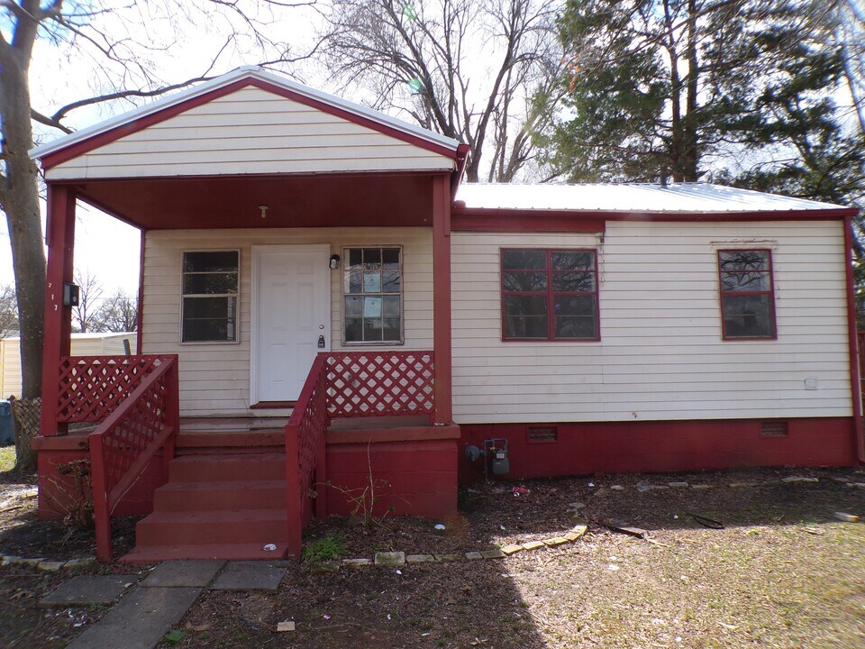 717 39th Pl in Fairfield, AL - Building Photo