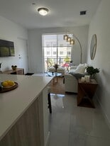 7190 SW 15th St, Unit B2 in Miami, FL - Building Photo
