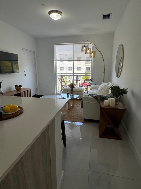 7190 SW 15th St, Unit B2 in Miami, FL - Foto de edificio