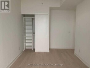 25-3025 Richmond St E in Toronto, ON - Building Photo - Building Photo
