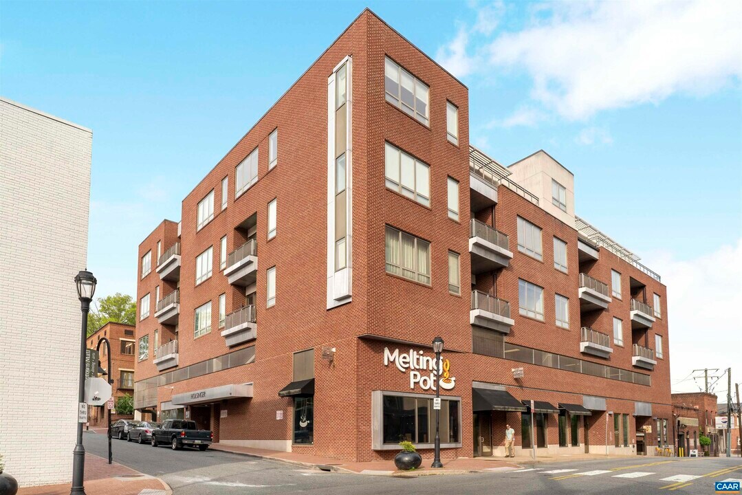 112 South Street East in Charlottesville, VA - Building Photo