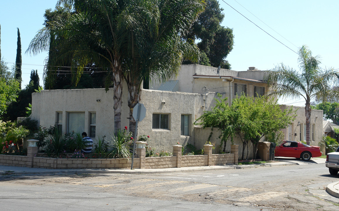 424 N Mill St in Santa Paula, CA - Building Photo