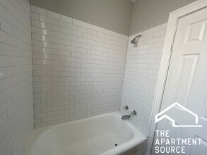 5451 S Cornell Ave in Chicago, IL - Building Photo - Building Photo