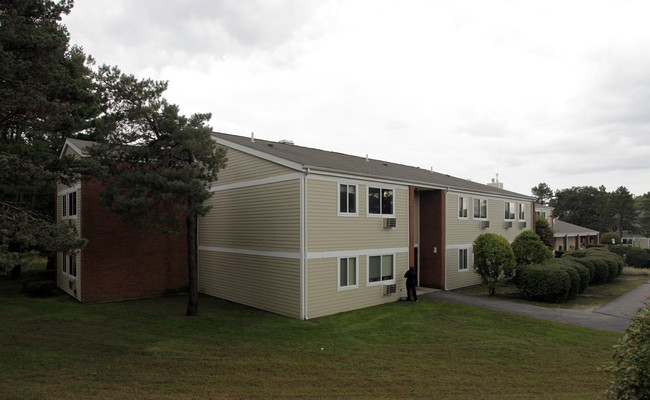 Metcalf Courts II in Providence, RI - Foto de edificio - Building Photo