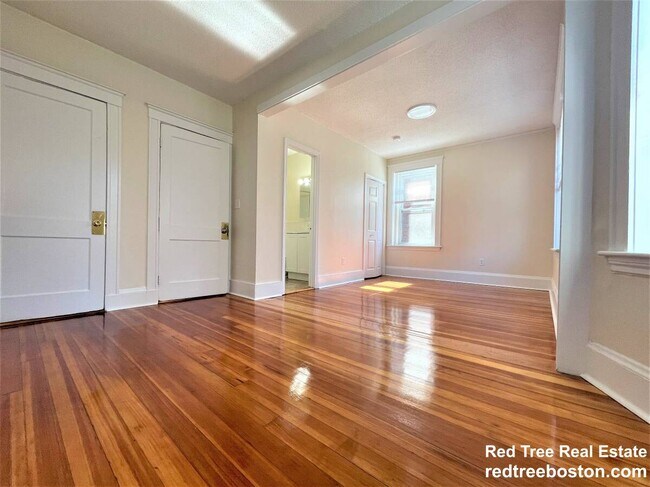 5 Barrows St, Unit #3