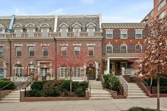2818 Connecticut Ave NW, Unit #3 in Washington, DC - Foto de edificio - Building Photo