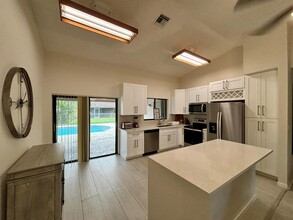 2153 Amesbury Cir in Wellington, FL - Building Photo - Building Photo