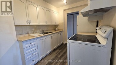 2825 Islington Ave in Toronto, ON - Building Photo - Building Photo