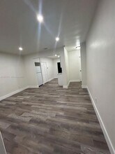 2931 NW 47th St in Miami, FL - Building Photo - Building Photo