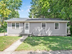 408 Woodward Ave, Unit Lower Unit in Big Rapids, MI - Building Photo