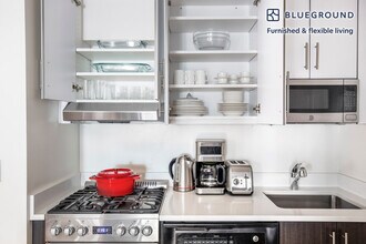 360 W 34th St. in New York, NY - Building Photo - Building Photo