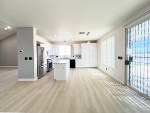 8061 Petunia Flower Way in Las Vegas, NV - Building Photo - Building Photo