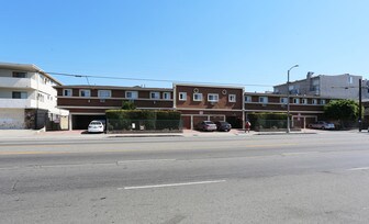 14735 Roscoe Blvd in Panorama City, CA - Building Photo