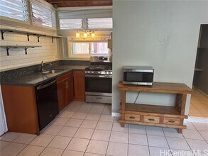 2303 Dole St in Honolulu, HI - Building Photo - Building Photo