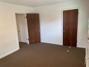 6734 Montgomery Rd, Unit 3 in Cincinnati, OH - Foto de edificio - Building Photo