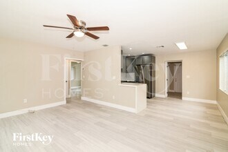 1241 NW 7th Ave in Fort Lauderdale, FL - Foto de edificio - Building Photo