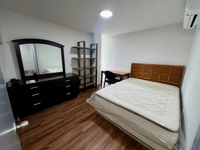 1575 S Beretania St in Honolulu, HI - Building Photo - Building Photo
