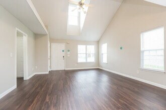 1115 Sima Shabat Ct in La Vergne, TN - Building Photo - Building Photo