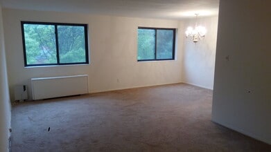 8601 Manchester Rd, Unit 406 in Silver Spring, MD - Foto de edificio - Building Photo