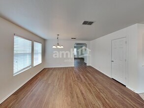 1755 Stargazer Pass in San Antonio, TX - Foto de edificio - Building Photo