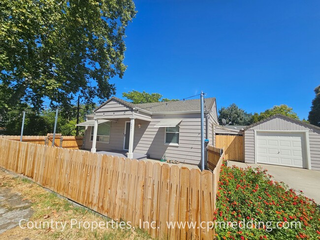 2241 California St in Redding, CA - Building Photo - Building Photo