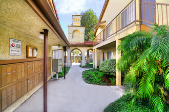 Las Flores Apartments in Santa Clarita, CA - Building Photo - Building Photo