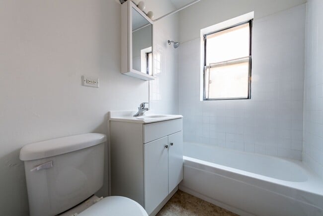 5040-42 W Quincy St Chicago, IL 60644 in Chicago, IL - Foto de edificio - Building Photo