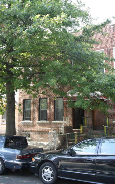 1556 W 10th St in Brooklyn, NY - Foto de edificio