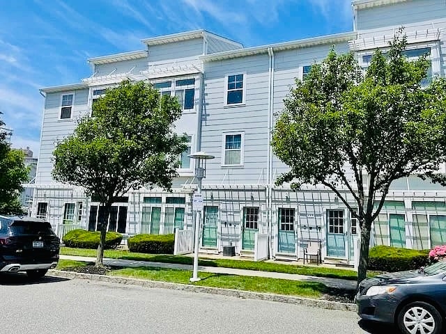 property at 1-31-31 Meridian Blvd