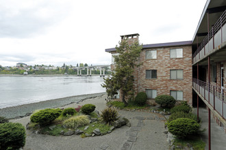 Edgewater East Apartments in Bremerton, WA - Building Photo - Building Photo