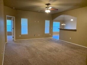 605 E Juniper Ln in Mustang, OK - Foto de edificio - Building Photo