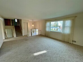 328 Chestnut Ln in Vestal, NY - Building Photo - Building Photo