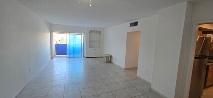 400 Kings Point Dr, Unit 624 in Sunny Isles Beach, FL - Building Photo - Building Photo