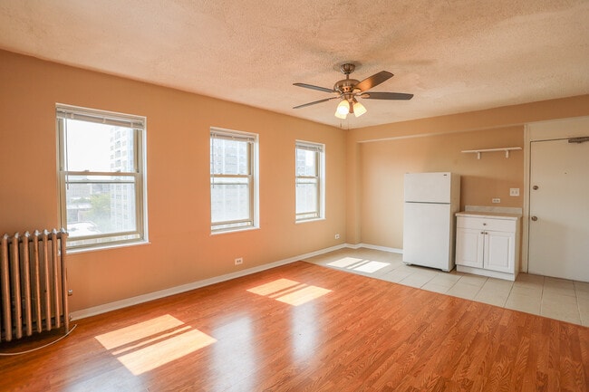 911 W Lawrence Ave, Unit #501