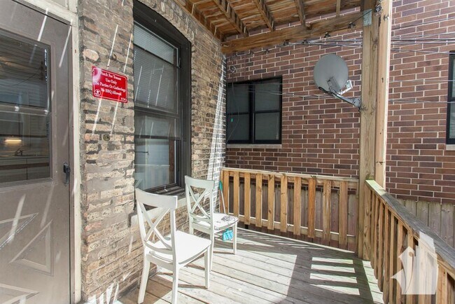 2730 N Wayne Ave, Unit 2 in Chicago, IL - Building Photo - Building Photo