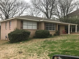 213 N 6th St in Oxford, MS - Building Photo