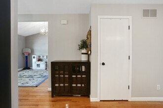 2004 Scottsdale Dr in Champaign, IL - Building Photo - Building Photo