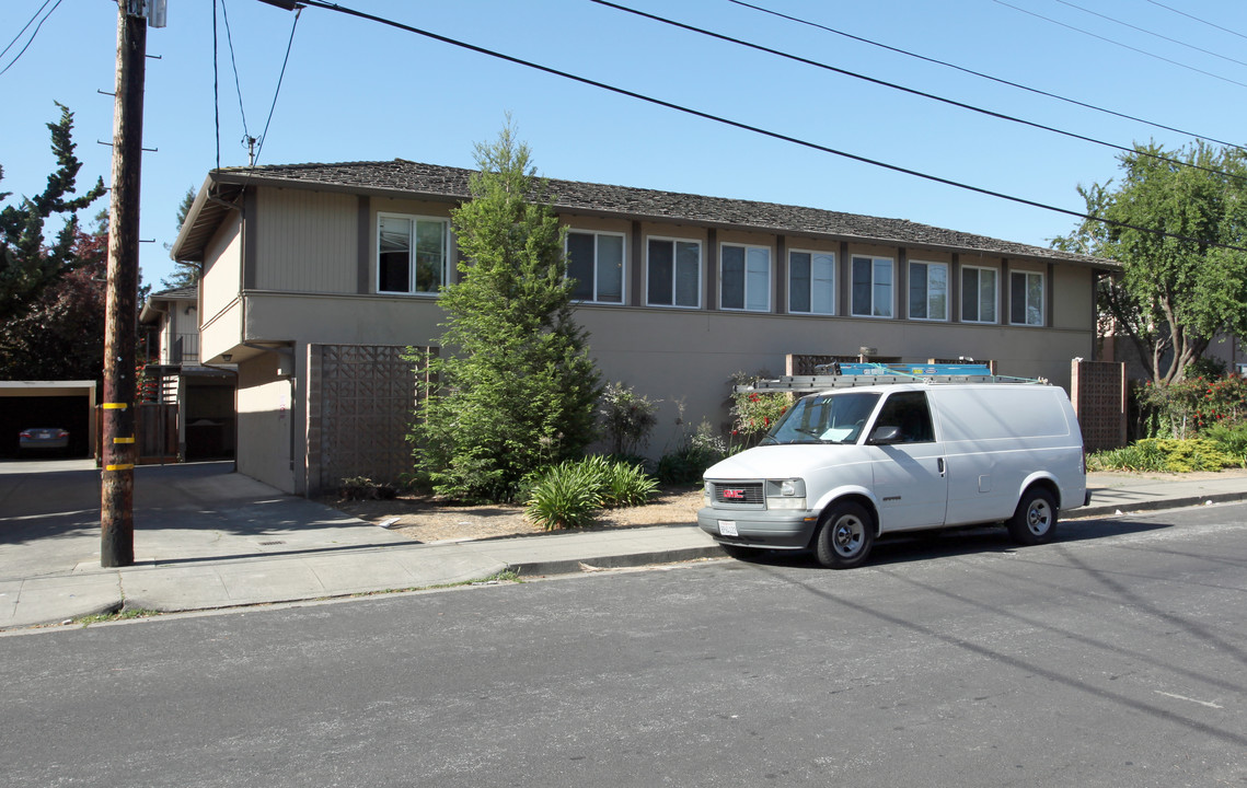 1552 Regent St in Redwood City, CA - Building Photo