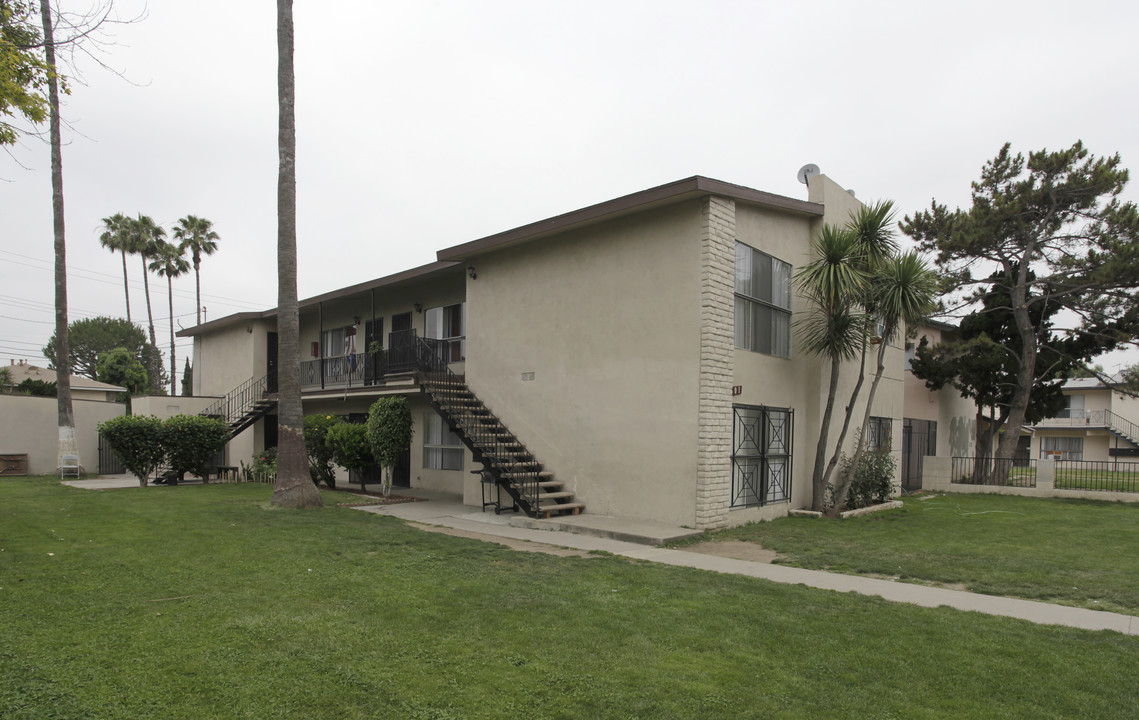 601 N Pauline St in Anaheim, CA - Foto de edificio